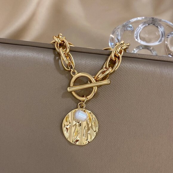 Gold Cuban Bracelet Chunky Chain Textured Gold Disc Pearl Charm Toggle Clasp NWT - Picture 7 of 7